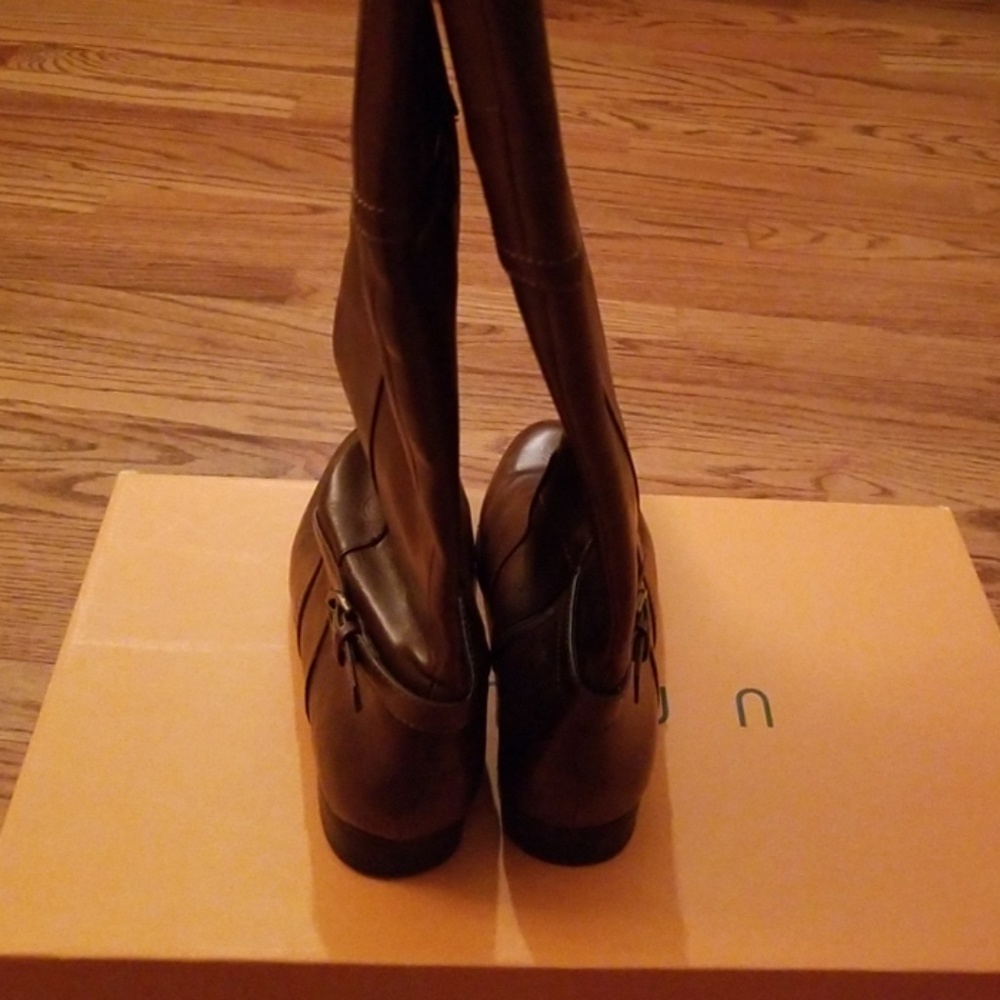 Boots - Picture 4 of 4